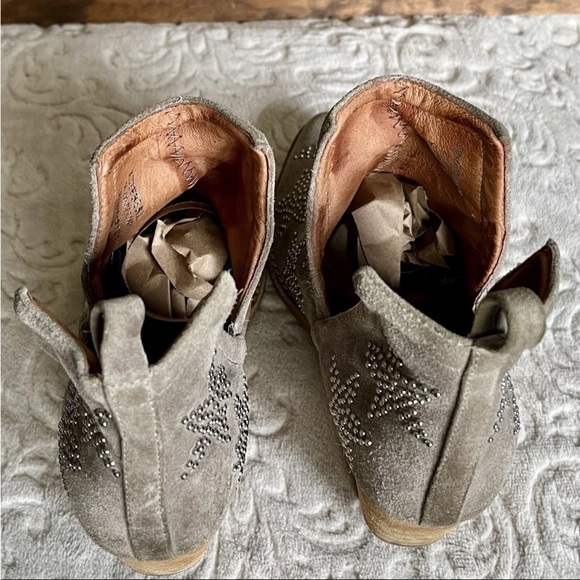 Jeffrey Campbell Asterial Booties Sz 8 Taupe Suede Star Studded Rock Western - Picture 12 of 16